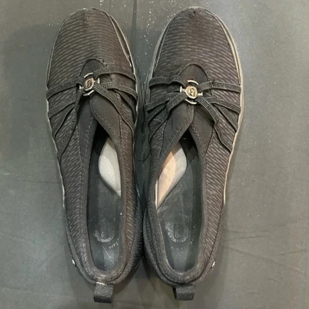 Bzees Women's Size 8 Black Textured Comfort Flats Crossover Ring Detail